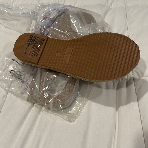 Brand new sandals 7.5❤️ - Picture 3 of 4